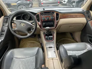Toyota Highlander 2004 Gray