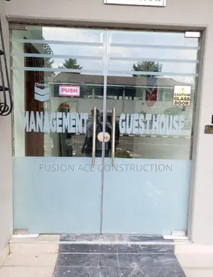 Receptionist Main Entrance Frameless Glass Door