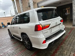 Lexus LX 570 2012 White