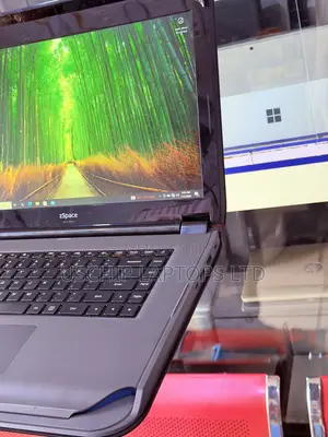 New Laptop Zyrex 8GB AMD A10 SSD 256GB
