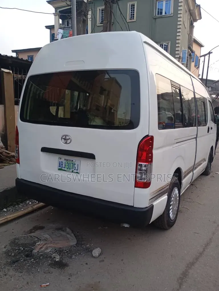 Toyota HiAce 2013 White