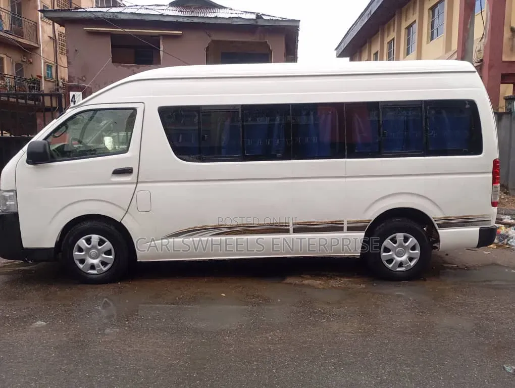Toyota HiAce 2013 White