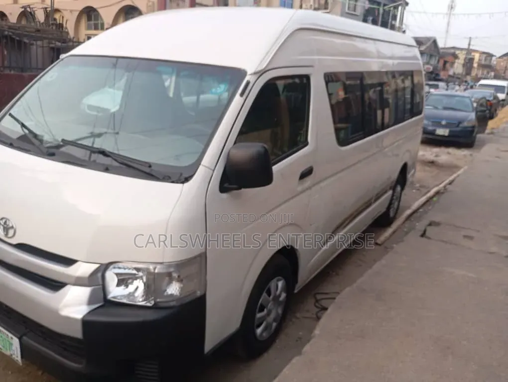 Toyota HiAce 2013 White