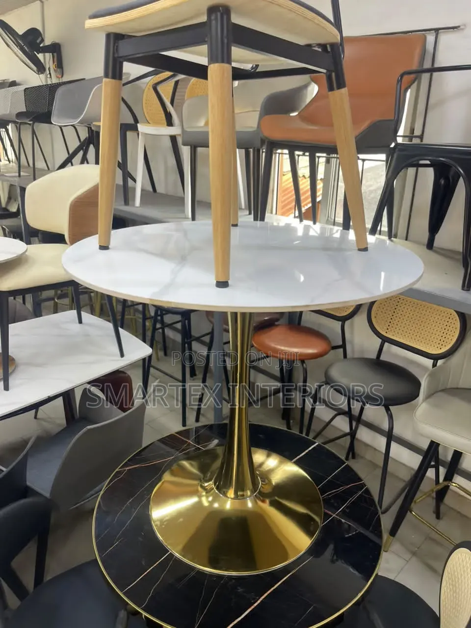Imported Quality Round Marble Top Table