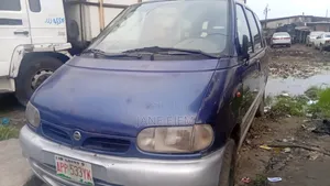 Nissan Serena 2000 Blue