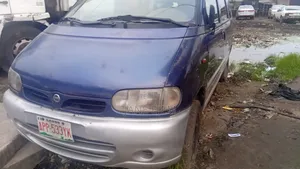 Nissan Serena 2000 Blue