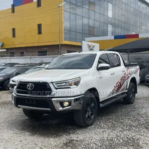 Toyota Hilux 2022 White