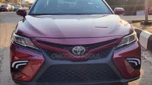 Toyota Camry SE FWD (2.5L 4cyl 8AM) 2018 Red
