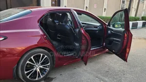 Toyota Camry SE FWD (2.5L 4cyl 8AM) 2018 Red