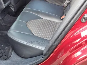 Toyota Camry SE FWD (2.5L 4cyl 8AM) 2018 Red