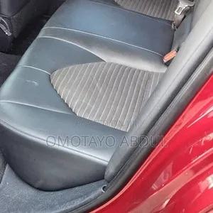 Toyota Camry SE FWD (2.5L 4cyl 8AM) 2018 Red