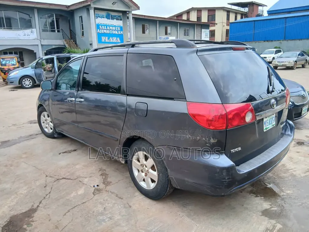 Toyota Sienna 2007 Gray
