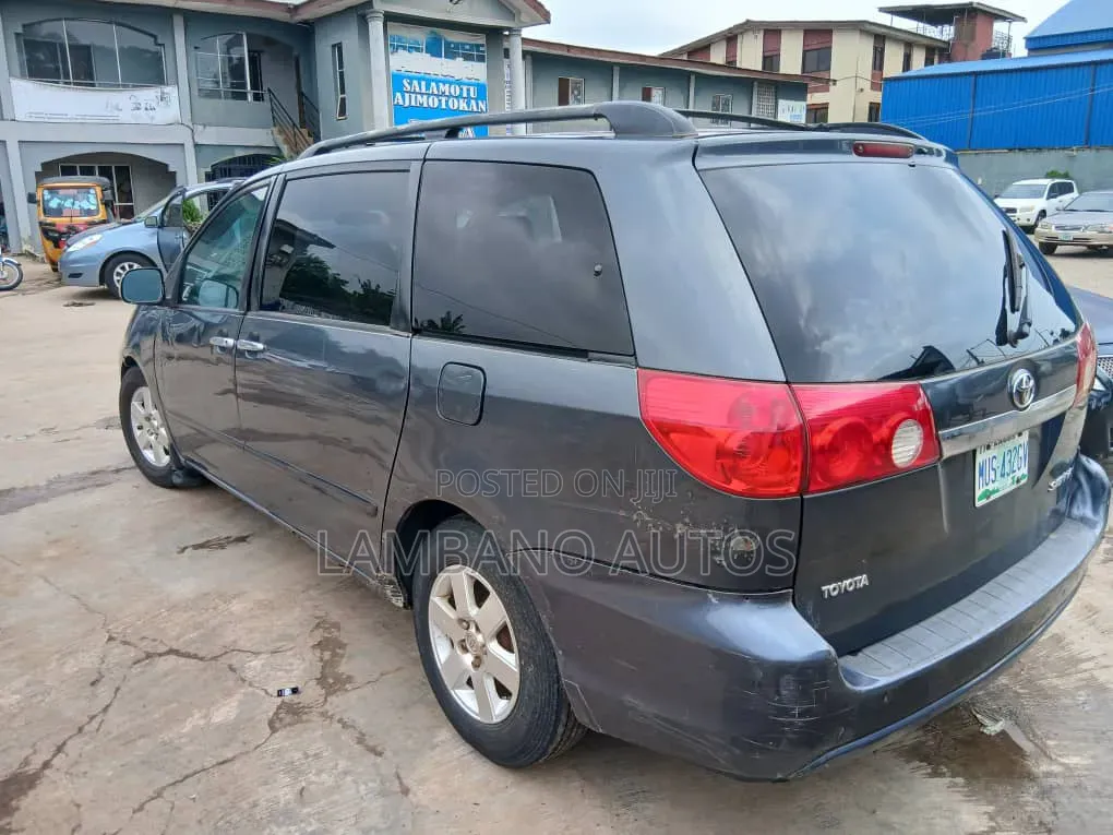Toyota Sienna 2007 Gray