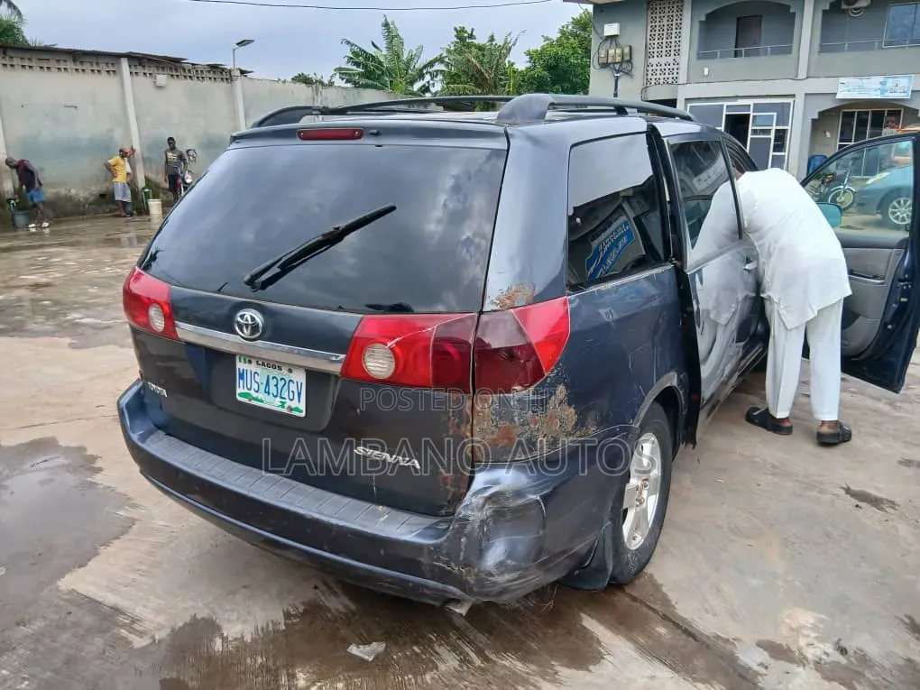 Toyota Sienna 2007 Gray