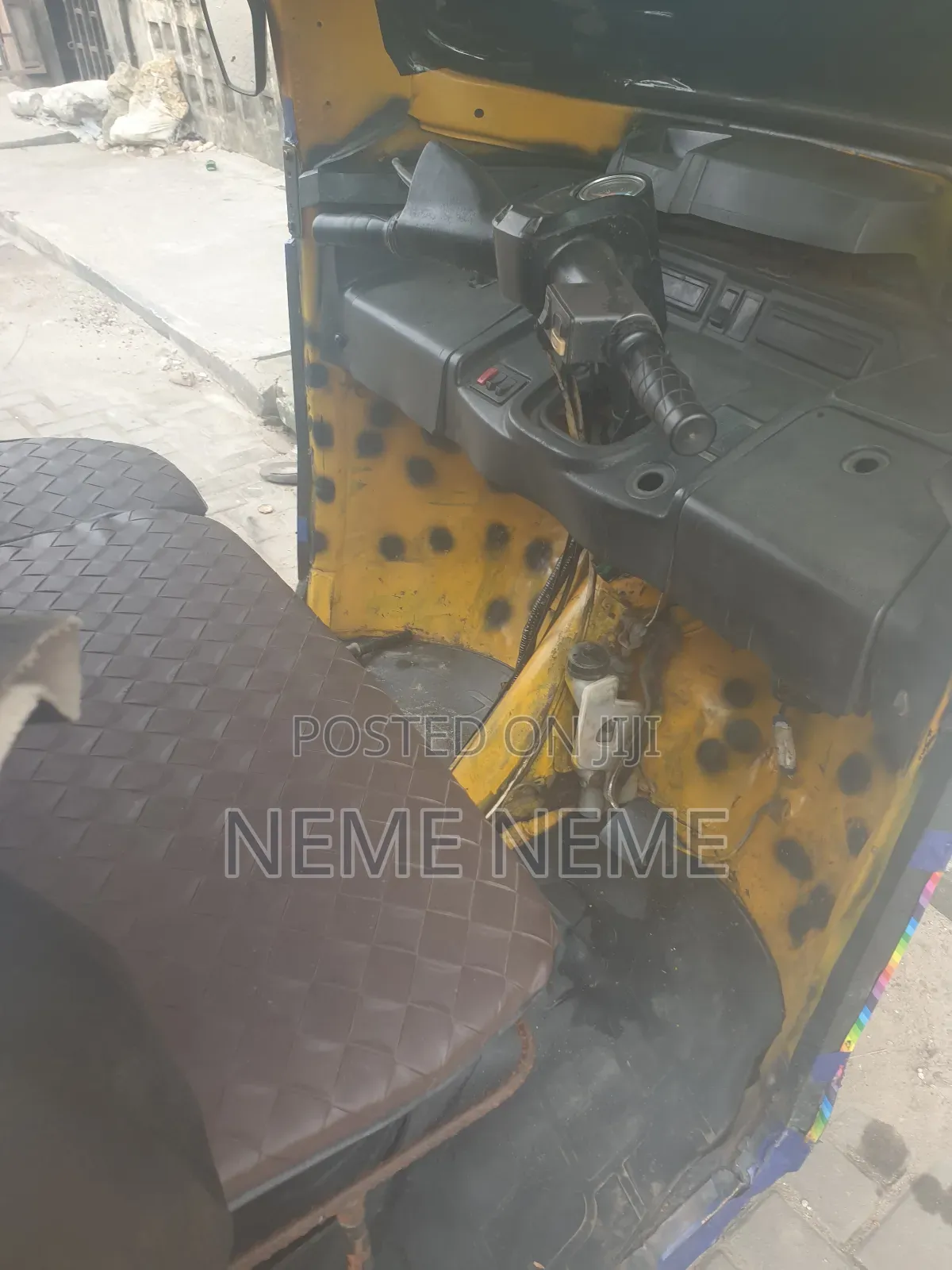 TVS King Cargo 2005 Yellow