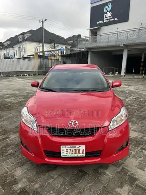 Toyota Matrix Hatchback FWD (1.8L 4cyl 5M) 2010 Red