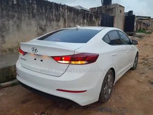 Hyundai Elantra 2019 White