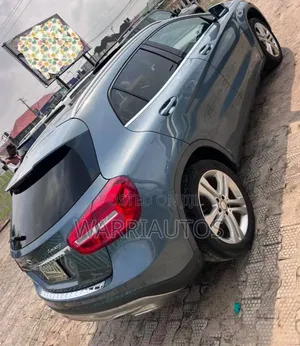 Mercedes-Benz GLA 250 2017 Blue