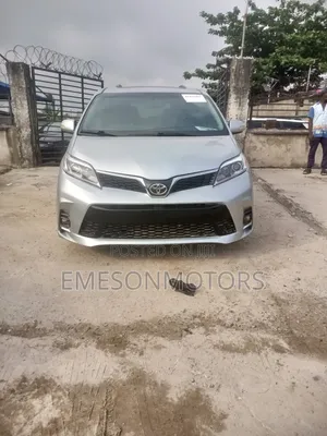 Toyota Sienna 2016 Silver