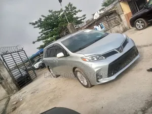 Toyota Sienna 2016 Silver