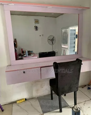 Clean Pink Salon Vanity Station Mirror Unit With Drawers Chair