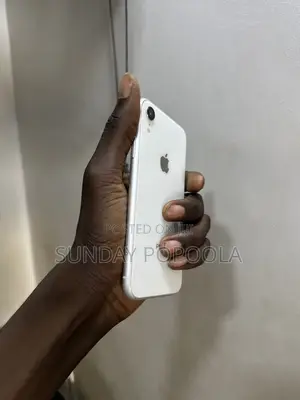 Apple iPhone XR 64 GB White