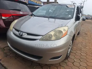 Toyota Sienna 2006 Beige