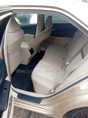 Toyota Camry LE 4dr Sedan (2.5L 4cyl 6A) 2014 Gold
