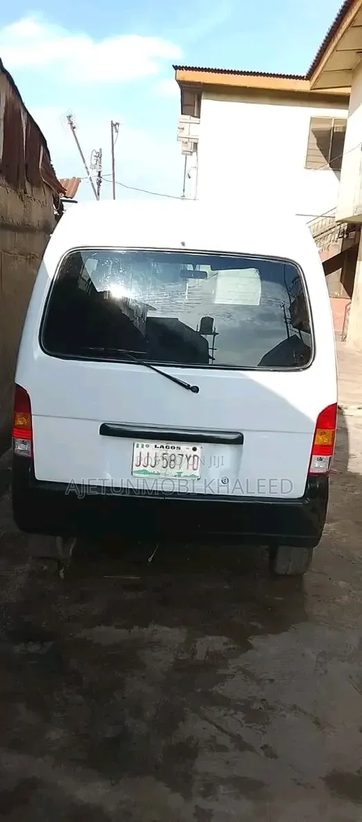 Suzuki APV Minibus 2010 White
