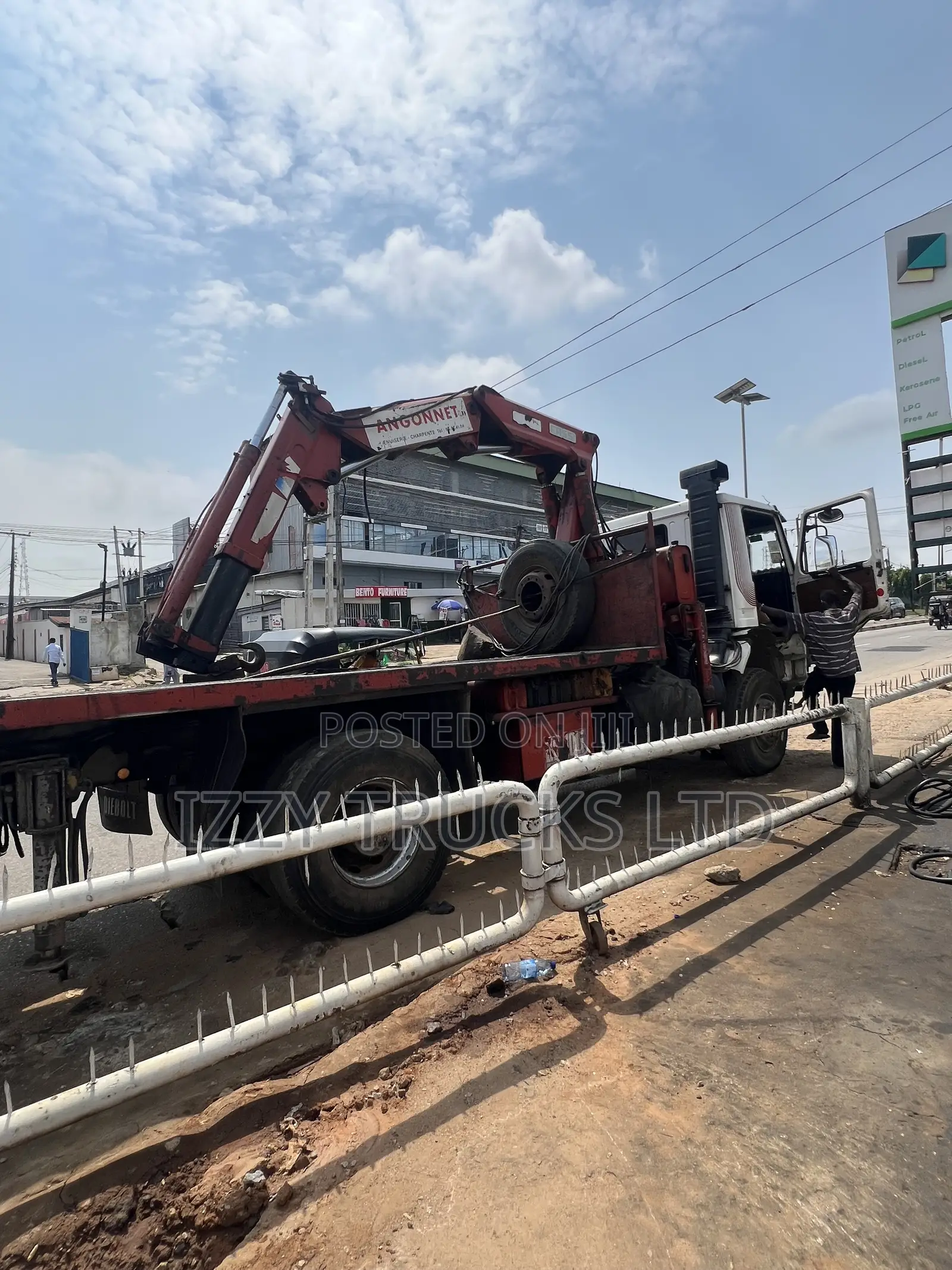 Self Loader Trucks Available for Rental