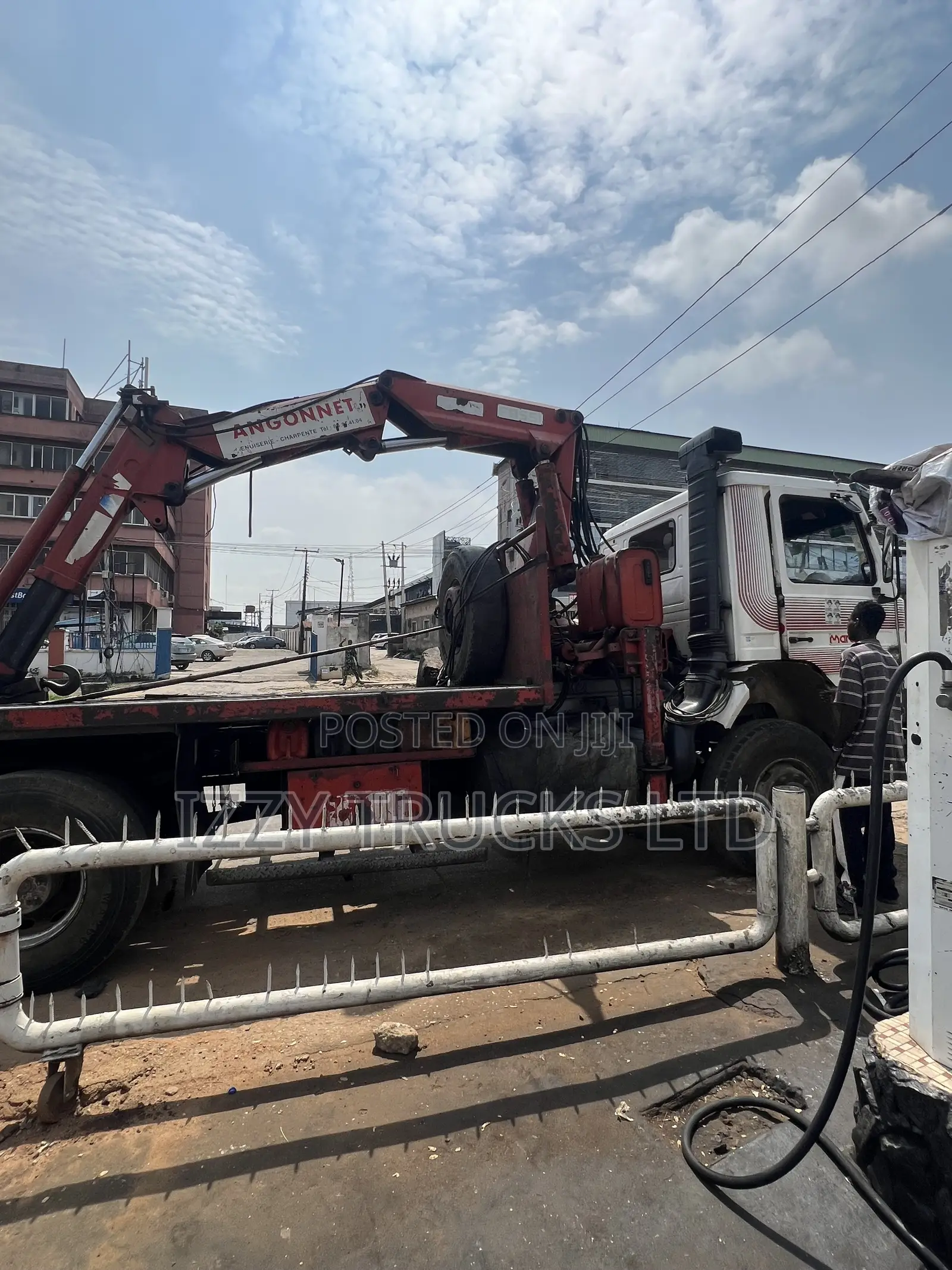 Self Loader Trucks Available for Rental