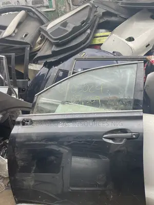 Front Left Door Rx350 2015 Available