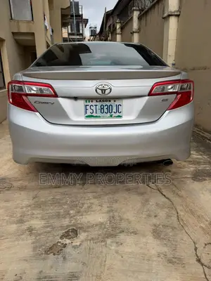 Toyota Camry SE 4dr Sedan (2.5L 4cyl 6A) 2014 Silver