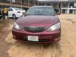 Toyota Camry LE 4dr Sedan (2.4L 4cyl 5A) 2005