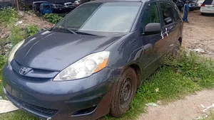 Toyota Sienna 2006 Blue