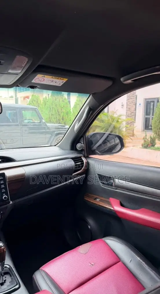 Toyota Hilux 2021 Black