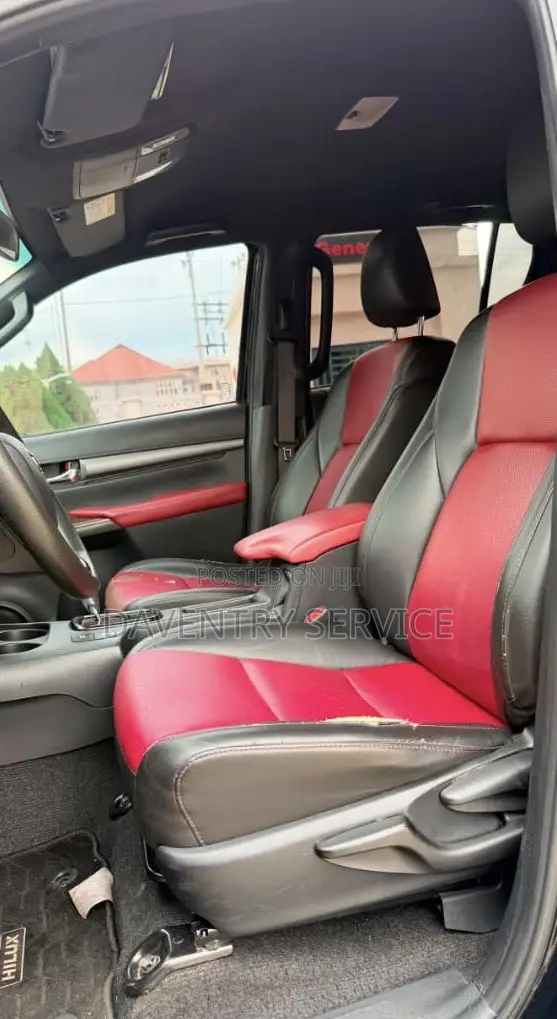 Toyota Hilux 2021 Black