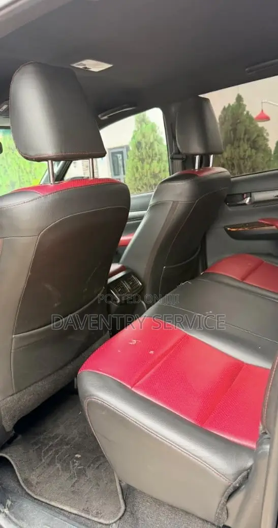 Toyota Hilux 2021 Black