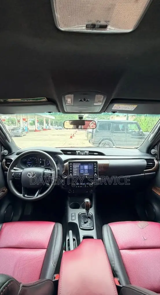 Toyota Hilux 2021 Black