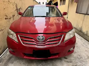Toyota Camry XLE 4dr Sedan (2.5L 4cyl 6A) 2011 Red