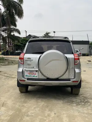 Toyota RAV4 2010 Silver