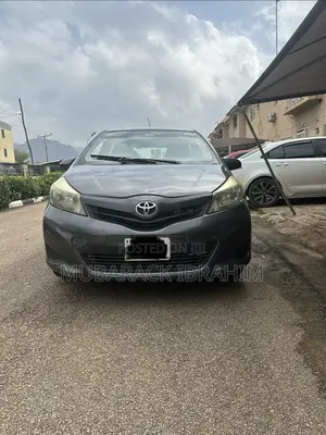 Toyota Yaris LE Hatchback 5dr 2013