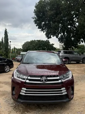 Toyota Highlander XLE 4x2 V6 (3.5L 6cyl 8A) 2018 Maroon