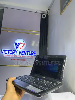 New Laptop Samsung N130 1GB Intel Atom HDD 250GB