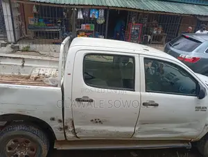 Toyota Hilux 2.7 VVTi 4x4 SRX 2008 White