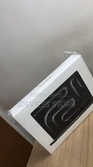 New Laptop Apple MacBook Pro 2024 M4 16GB Apple M4 SSD 1T