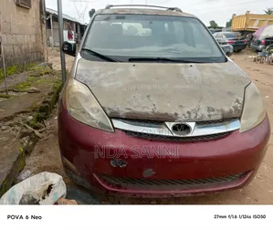 Toyota Sienna 2005 Silver