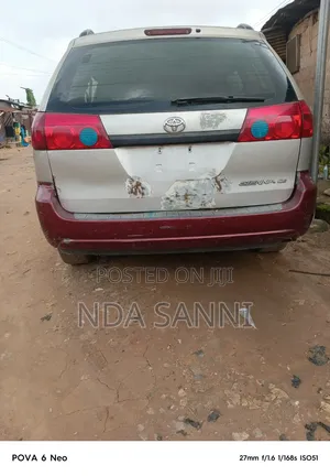 Toyota Sienna 2005 Silver