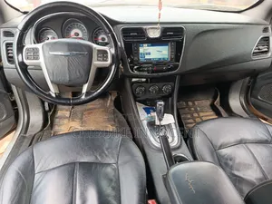 Chrysler 200 2012