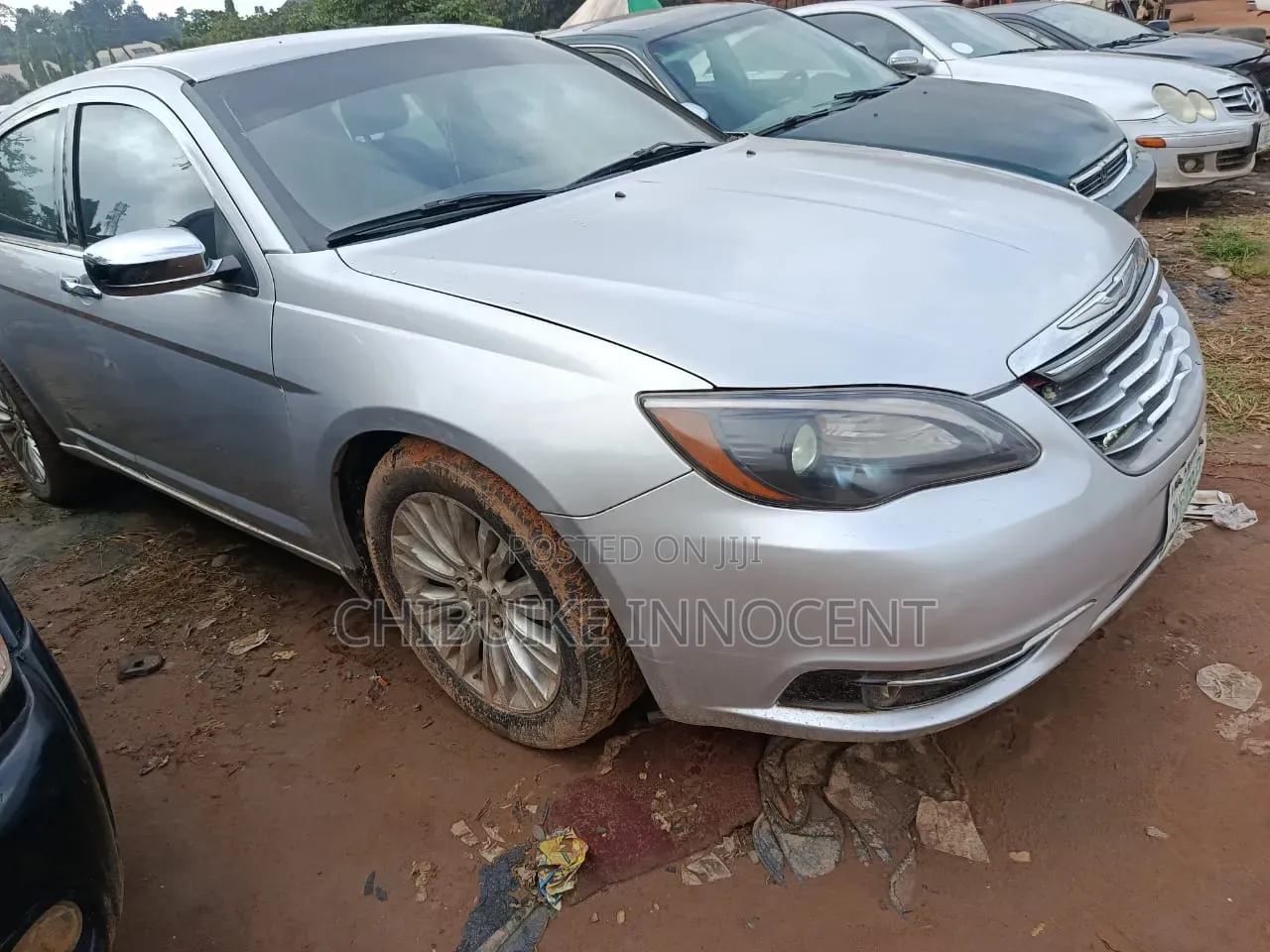 Chrysler 200 2012